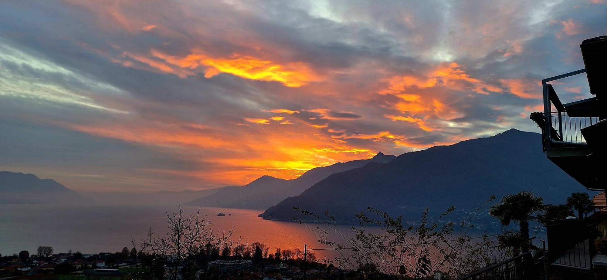 Sole & Lago-Lake Maccagno Exterior photo